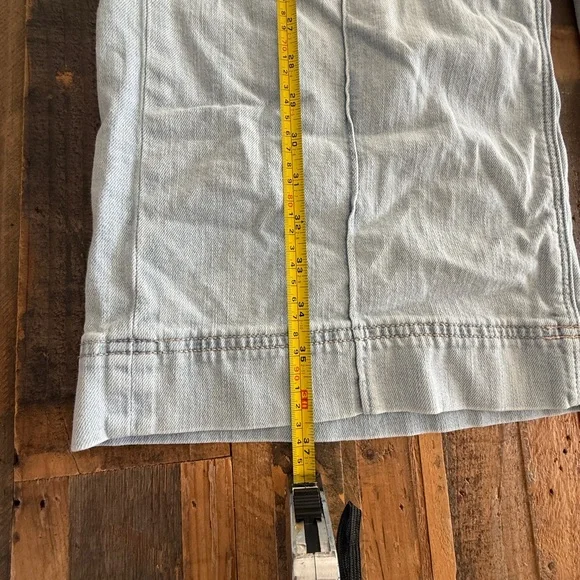 Light Denim American Eagle Jeans 12 Short - Picture 2 of 6